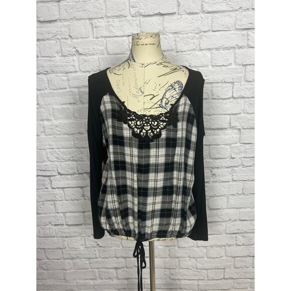 Venus Tops - Venus Black and White Plaid Top With Peep Hole Shoulders